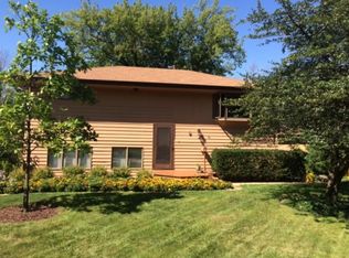 4 Prospect Rd, Lake Zurich, IL 60047