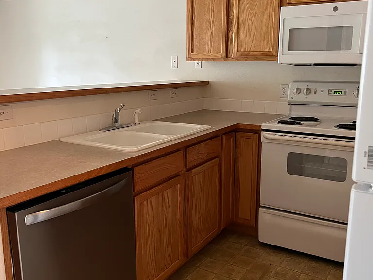 1505-1519 W Hyacinth Ln — Photo 6