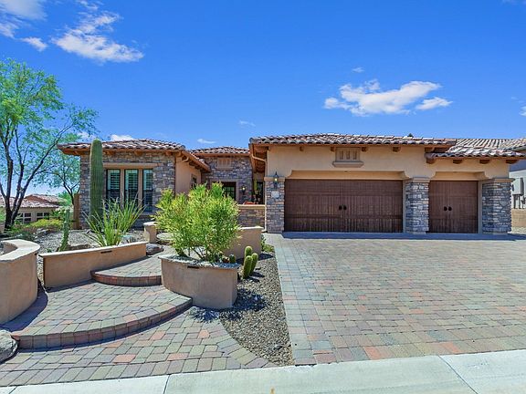 2nd image of 4004 N Highview Cir