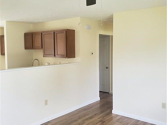3rd image of 1427 Omard Dr