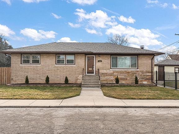 3rd image of 738 Greenbay Ave