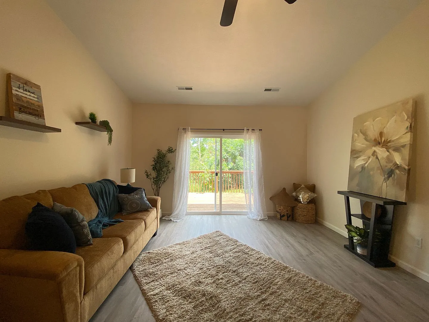 Modern 3 Bedroom Home on Bloomington's West Side — Photo 4