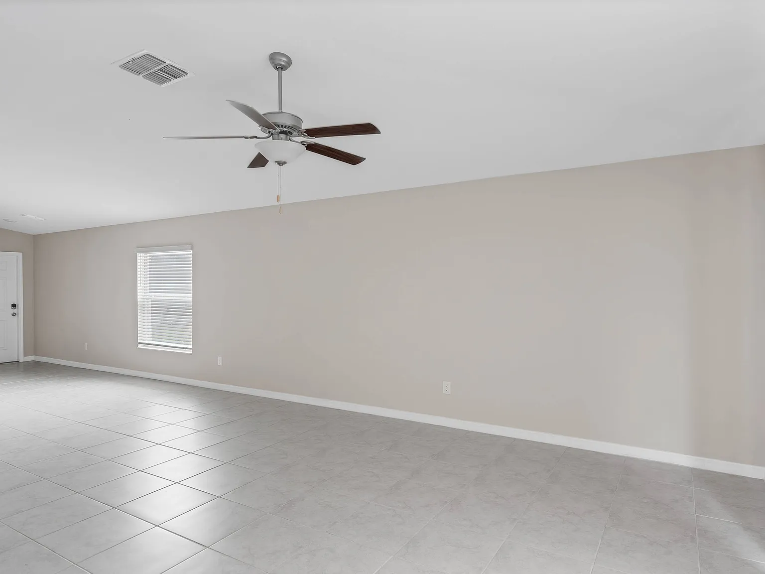 4 bed, 1810 sqft, $2,350 — Photo 2