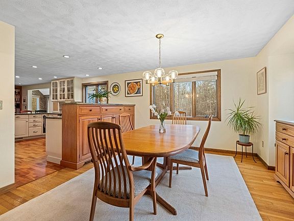 5th image of 343 Sargent Rd