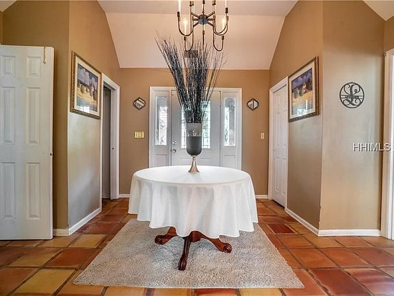 5th image of 14 Wells East Dr