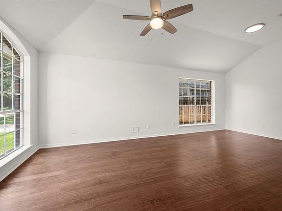4th image of 16014 Lakestone Dr