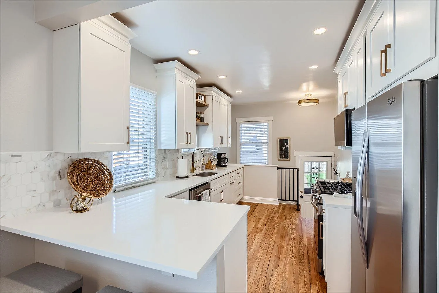 4 bed, 2800 sqft, $3,750 — Photo 3
