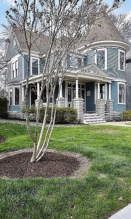 2nd image of 825 Columbia Ave