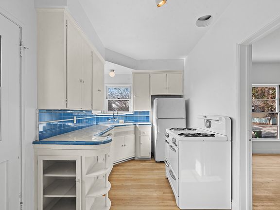 3rd image of 1400 Sutherland St #1406