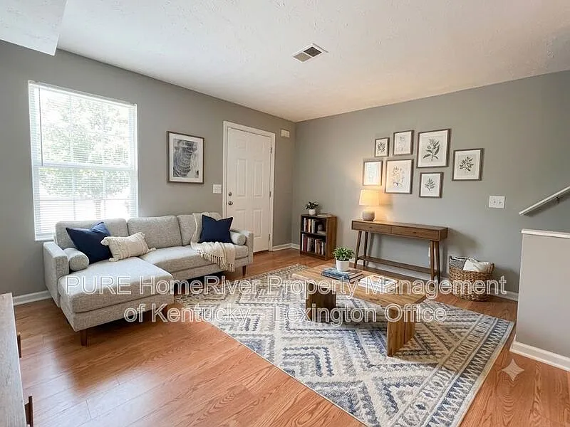 3 bed, 2.0 bath, 1232 sqft, $1,395 — Photo 2