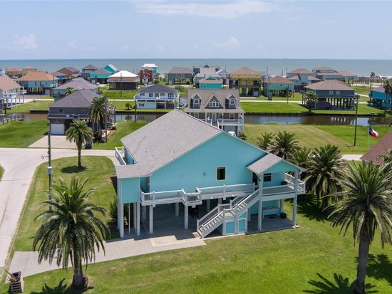 2585 Tide Dr, Crystal Beach, TX 77650