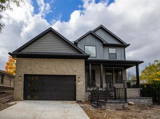 924 Carrington Dr, Northville, MI 48167