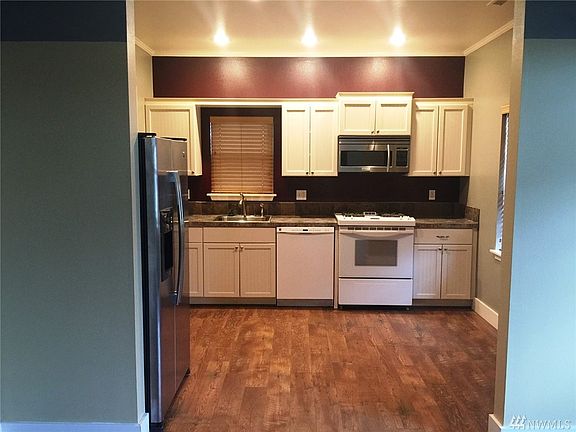 3rd image of 2929 E Fir St