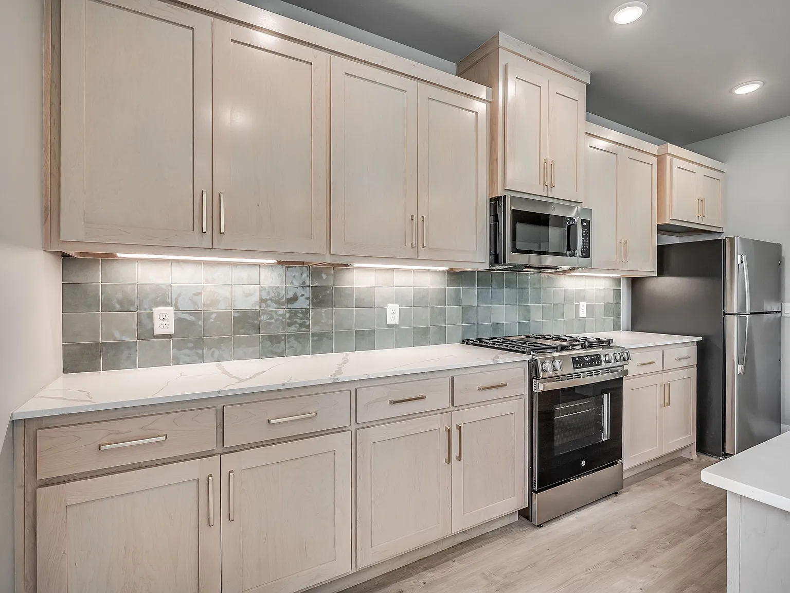 3 bed, 2.5 bath, 1650 sqft, $2,049 — Photo 3