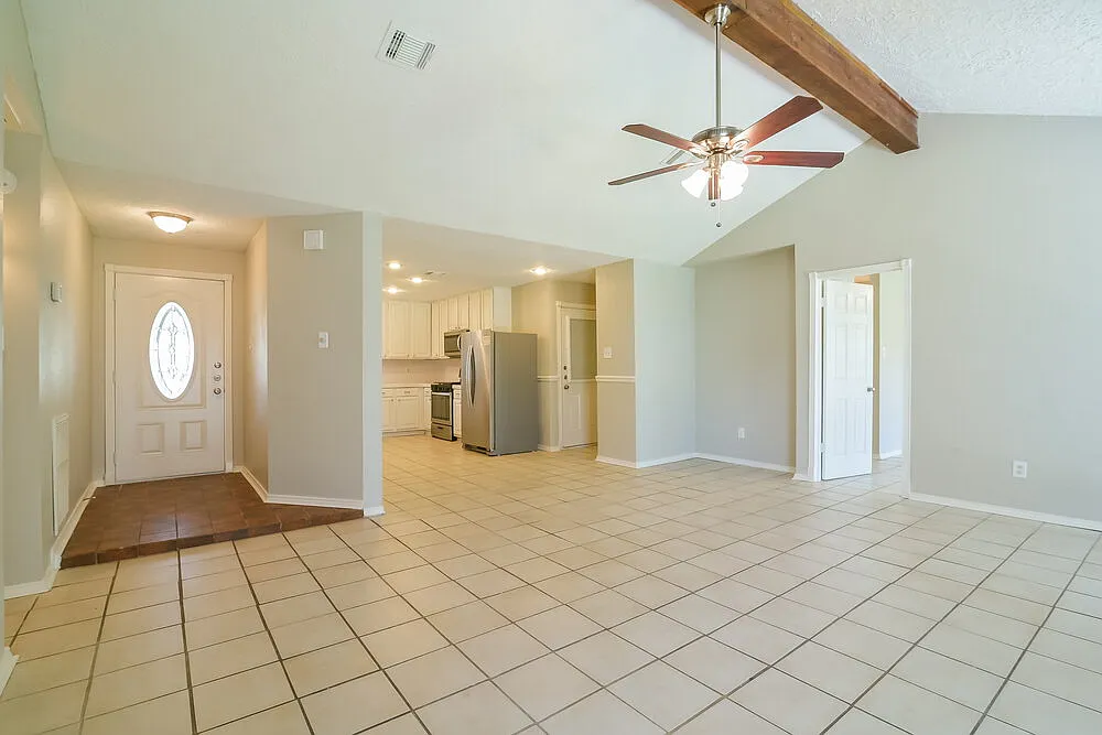 3 bed, 2.0 bath, 1282 sqft, $1,785 — Photo 2