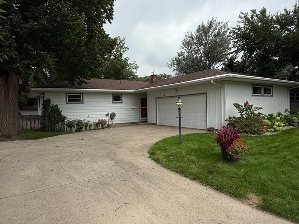 1209 E Erskine St, Pierre, SD 57501