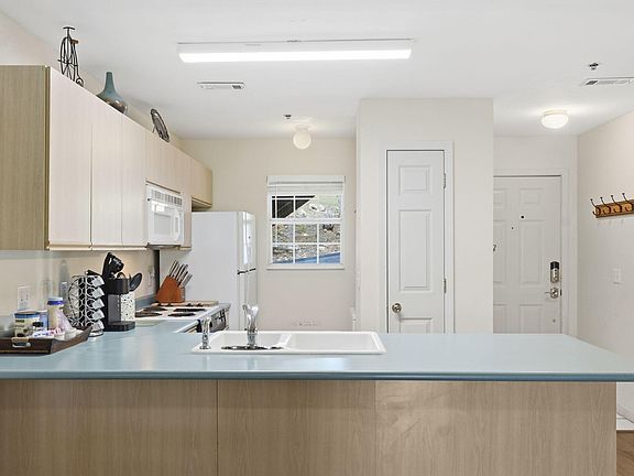 4th image of 31 Golfshores Drive #4 BLDG 31