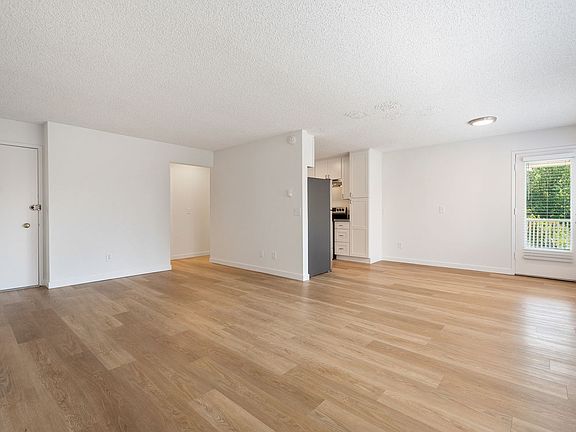 5th image of 11520 Greenwood Ave N APT 202