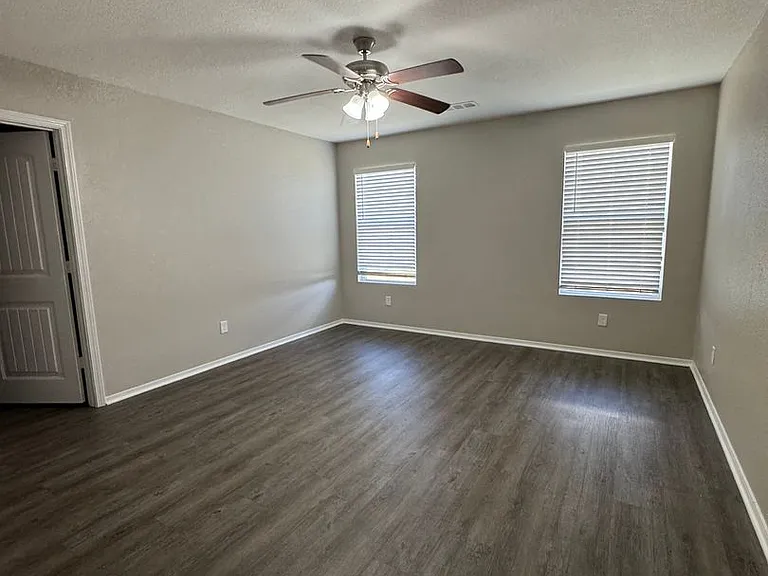 3812 Keeneland Dr — Photo 2
