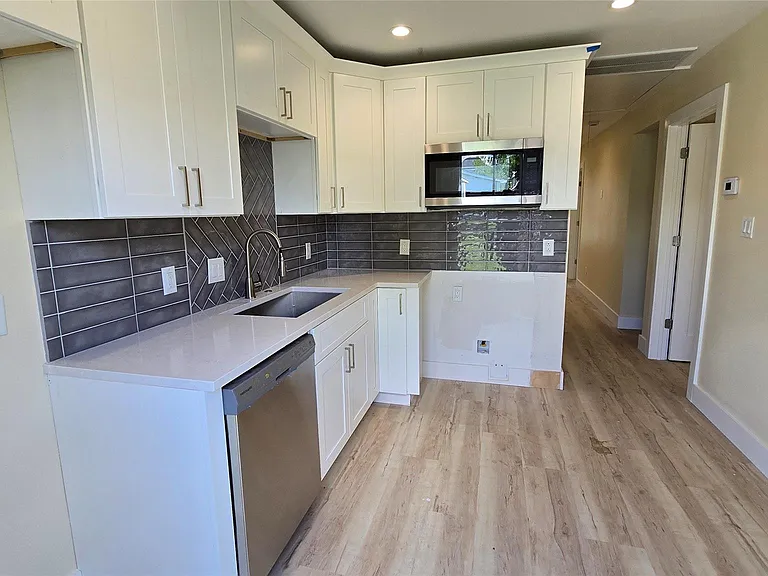 3733 Seabrook St — Photo 2