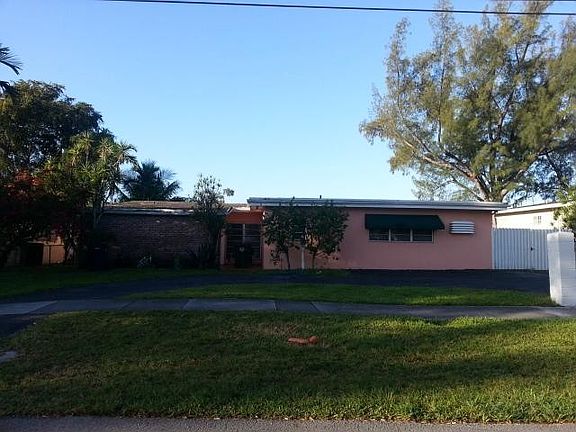 2nd image of 980 N Royal Poinciana Blvd