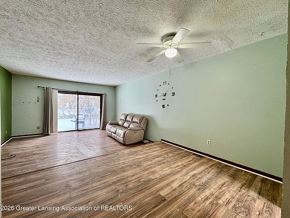 5th image of 2120 La Mer Ln