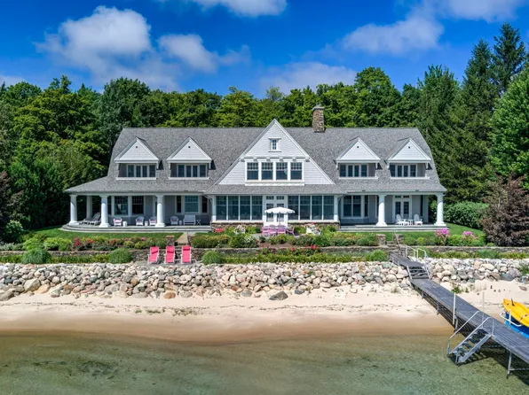 12935 N Northport Point Rd, Northport, MI 49670