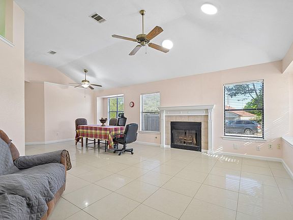 2nd image of 1801 Twisted Oak Dr
