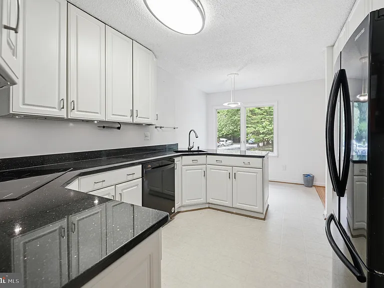 2242 Cartwright Pl — Photo 28
