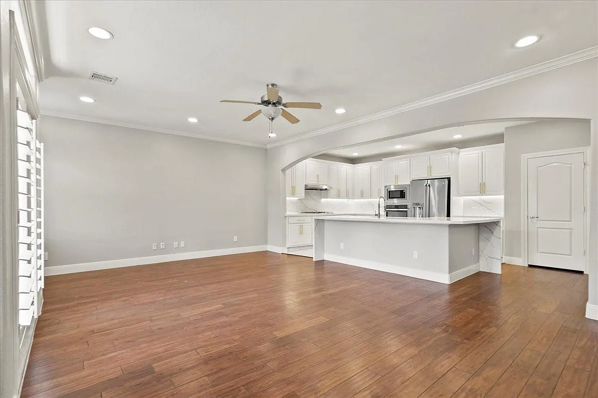 3 bed, 3.5 bath, 2290 sqft, $2,950 — Photo 3