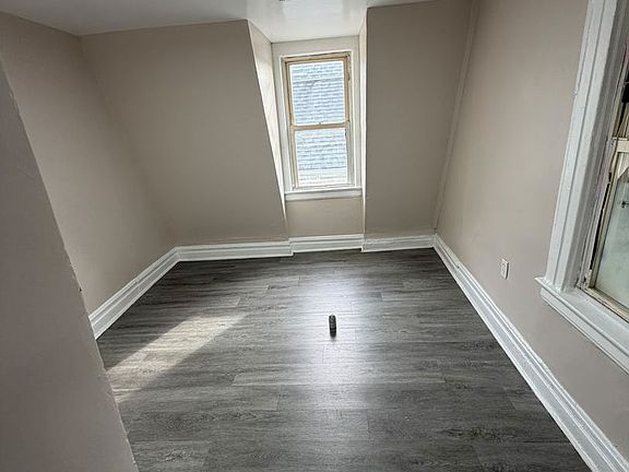 5th image of 391 Myrtle Ave
