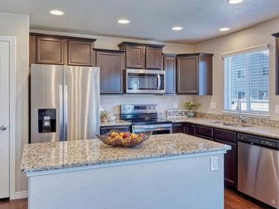 4th image of 6793 Galpin Dr
