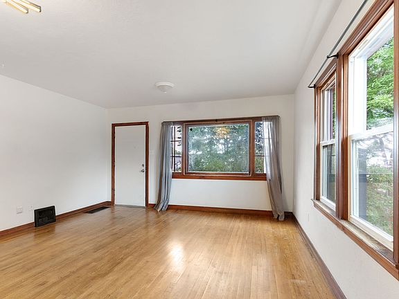 2nd image of 2625 Gunnison St