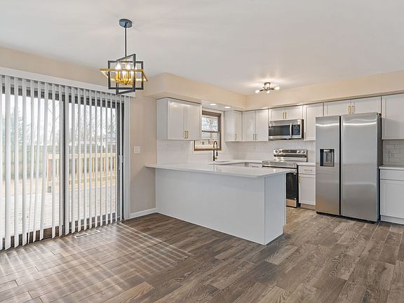 4th image of 300 Highland Ave