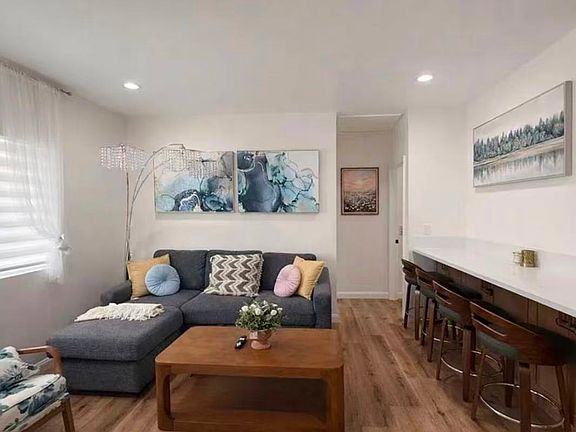 4th image of 559 E Juanita Ave