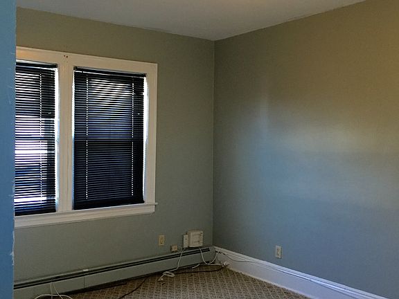 3rd image of 1082 Phoebe St