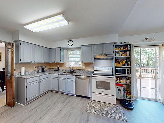 5th image of 10603 Oxford Ct