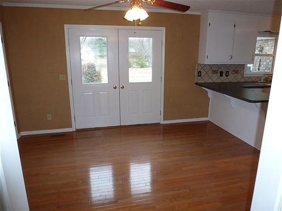 3rd image of 2206 Ravenwood Dr
