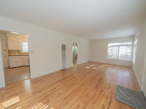 3rd image of 2526 Ivy Dr #2536