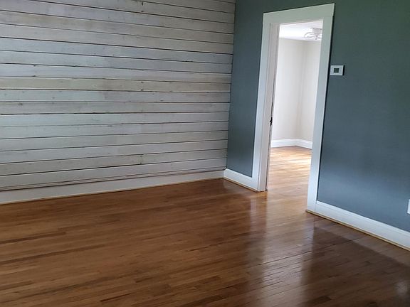 Large Living Room - Hardwood Floors, Feature Wall, Large Window, Ceiling Fan