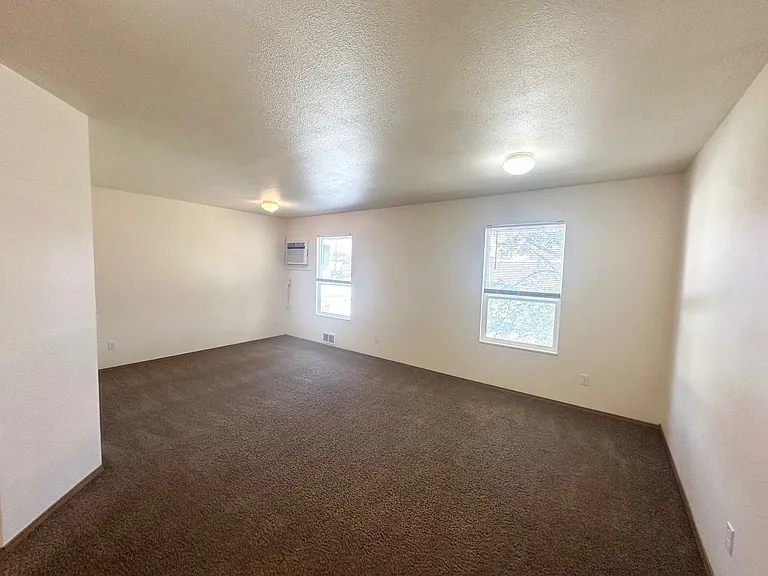 1656 Barlow — Photo 6