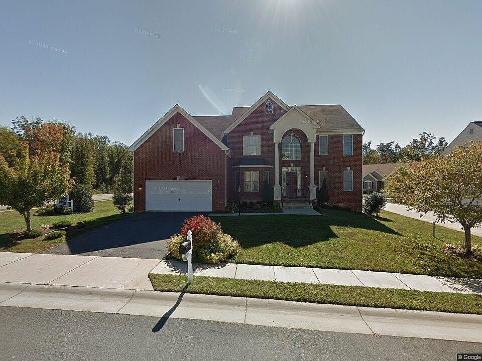 1st image of 124 Country Manor Dr