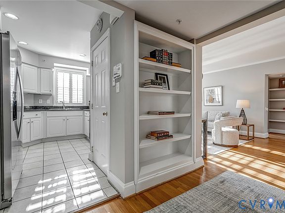 5th image of 22 W Locke Ln #U7