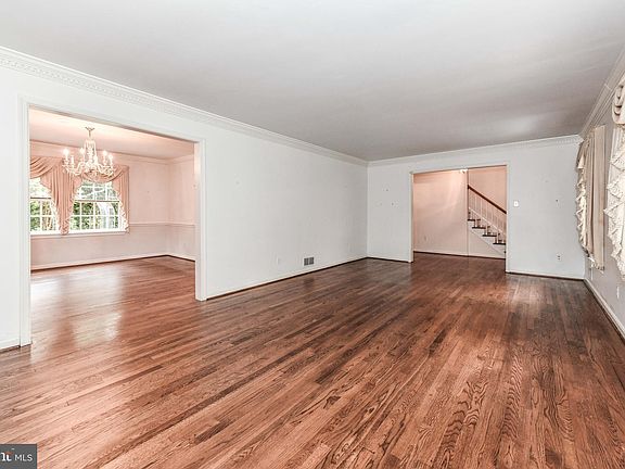 4th image of 4178 39th St N
