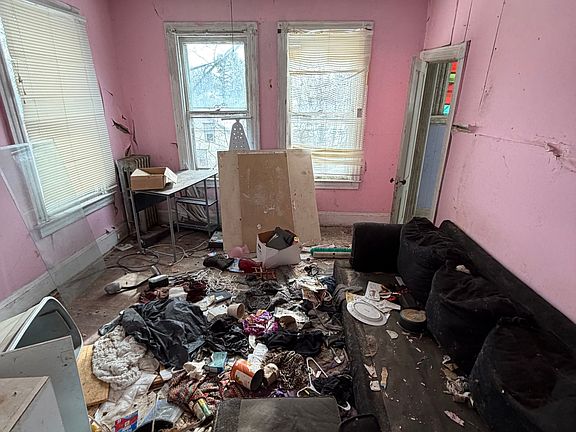 3rd image of 83 Maple Street