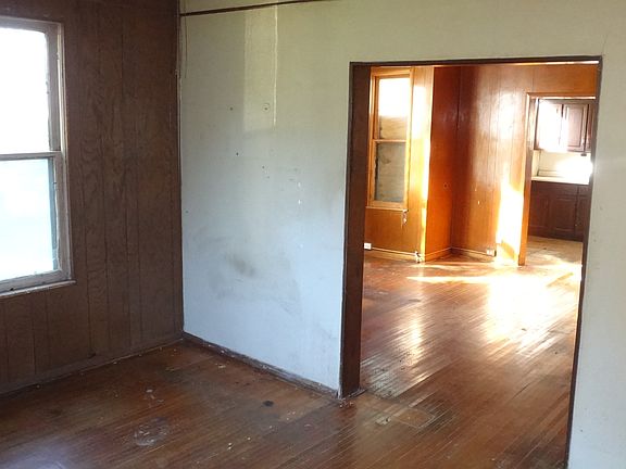 5th image of 3847 Fremont Ave N