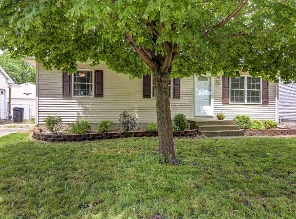 2nd image of 2733 Sandgate Rd