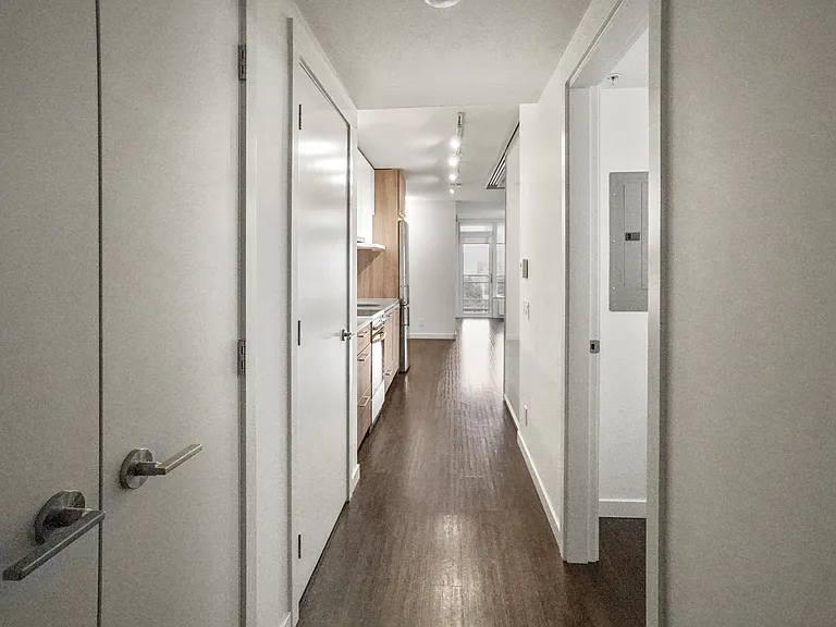 183 Georgia St E — Photo 98