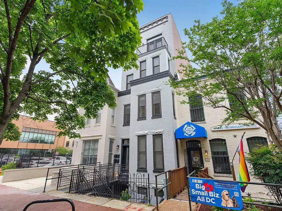 611 2nd St NE #2