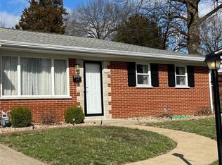 21 Briarwood Dr, Belleville, IL